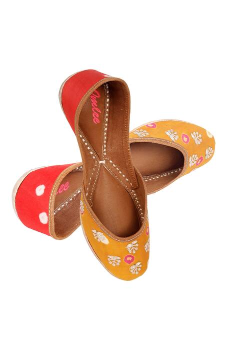 Imlee Jaipur Pittan Embroidered Juttis 