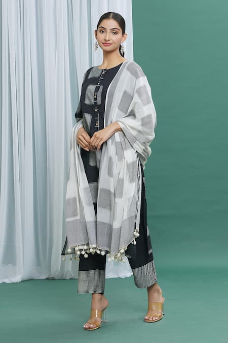 Shop Banana Labs Black Cotton Geometric Handblock Print Dupatta at Aza Fashions Shop_Banana Labs_Black Cotton Geometric Handblock Print Dupatta _at_Aza_Fashions