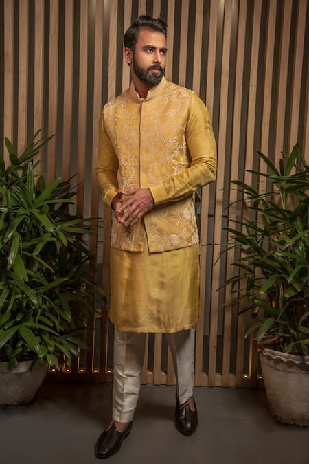Darshika Menswear Floral Embroidered Bundi & Kurta Set 