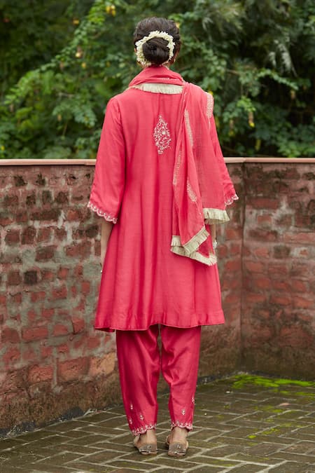 Vashisht Guru Dutt Embroidered Kurta Set 
