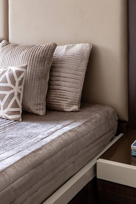 Shop_H2h_Beige Velvet Pristine Grid Bedcover Set _at_Aza_Fashions