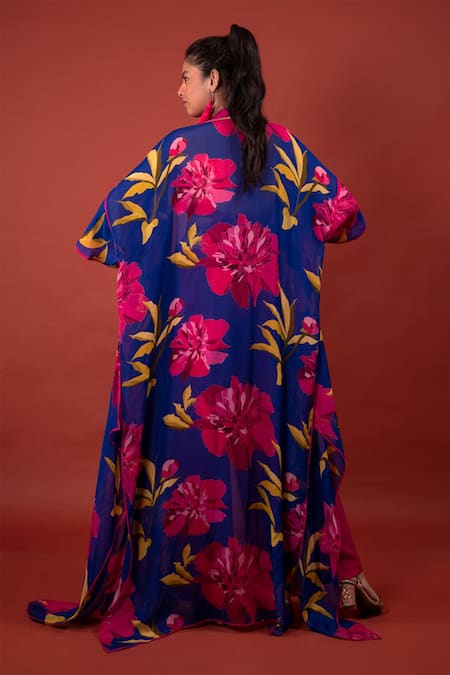 Shop Rimi Nayak Pink Plunge Neck Halter Bralette at Aza Fashions Shop_Rimi Nayak_Pink Plunge Neck Halter Bralette _at_Aza_Fashions