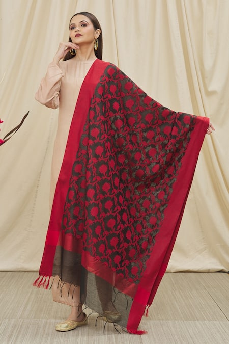 Naintara Bajaj Floral Vine Woven Dupatta 