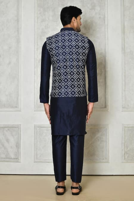 Samyukta Singhania Geometric Print Cotton Silk Kurta Set 