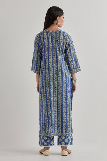 Shop Priya Chaudhary Blue Cotton Printed Floral Notched Floret Panelled Kurta at Aza Fashions Shop_Priya Chaudhary_Blue Cotton Printed Floral Notched Floret Panelled Kurta_at_Aza_Fashions