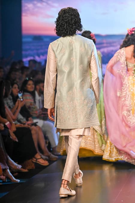 Anushree Reddy Embroidered Bundi & Kurta Set 