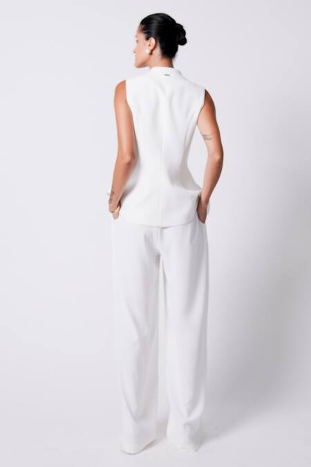 Shop_431-88 By Shweta Kapur_White Crepe Japanese Peplum Blazer _at_Aza_Fashions