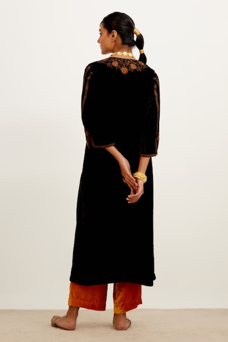 Devnaagri Velvet Embroidered Kurta Set 
