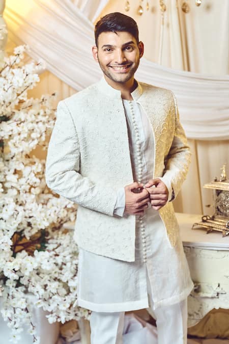 Varun Chakkilam Threadwork Embroidered Jacket & Kurta Set 