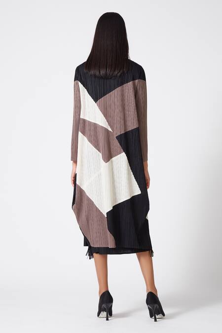 Shop Scarlet Sage Black 100% Polyester Plain Open Madison Colorblock Overlay at Aza Fashions Shop_Scarlet Sage_Black 100% Polyester Plain Open Madison Colorblock Overlay_at_Aza_Fashions