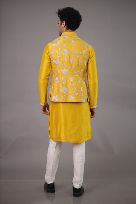 Shop_Para_Yellow Chanderi Silk, Silk, Spandex Embroidery, Zari Floral Kurta Set_at_Aza_Fashions