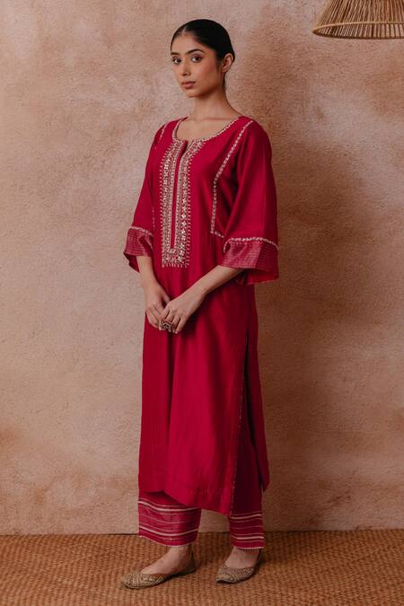 Shop_Label Mansi Nagdev_Red Chanderi Hand Embroidered Sequin Notched Round Neck Ayaat Kurta Palazzo Set _at_Aza_Fashions