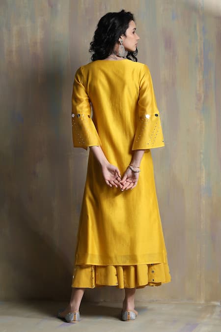 Charkhee Embroidered Bell Sleeve Chanderi Kurta Set 