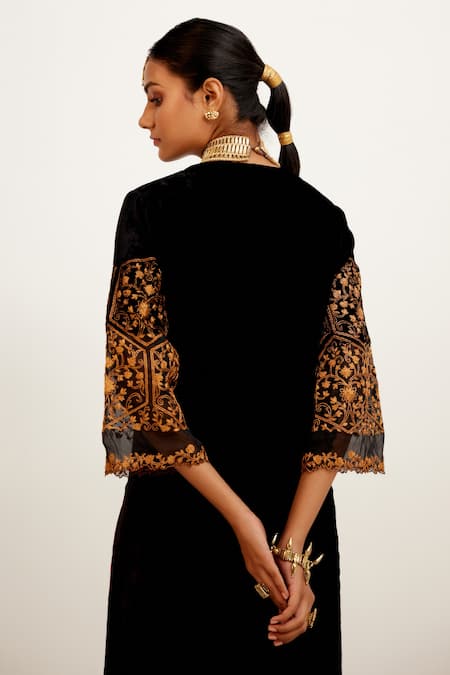 Shop_Devnaagri_Black Velvet And Organza Silk Zari Plunge V Neck Embroidered Kurta And Salwar Set _at_Aza_Fashions