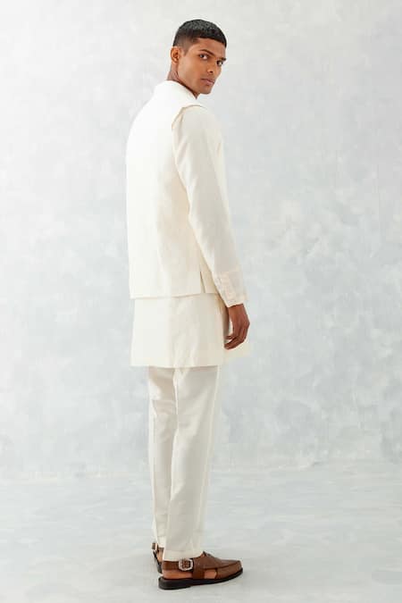 Devnaagri Tonal Flower Embroidered Bundi & Kurta Set 