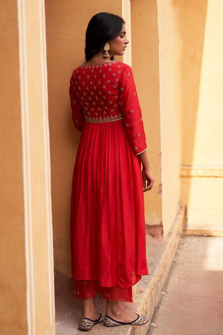 Shop Zoon Red , Organza, Cotton Embroidery V-neck Aari Hand Anarkali Set at Aza Fashions Shop_Zoon_Red , Organza, Cotton Embroidery V-neck Aari Hand Anarkali Set _at_Aza_Fashions