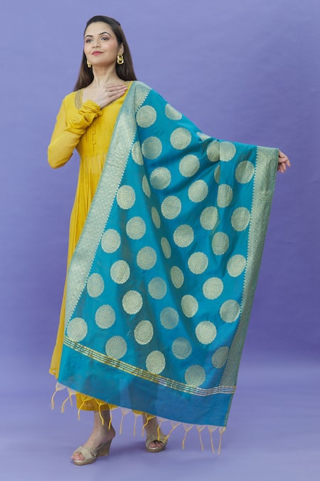 Naintara Bajaj Mandala Woven Pattern Dupatta 
