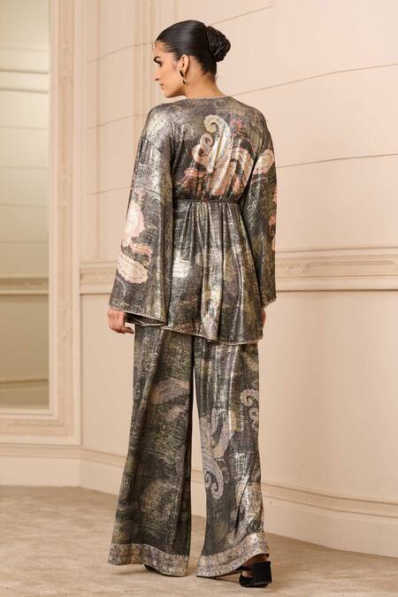 Shop Tarun Tahiliani Black Jersey Embroidery V-neck Foil Paisley Print Cape And Trouser Set at Aza Fashions Shop_Tarun Tahiliani_Black Jersey Embroidery V-neck Foil Paisley Print Cape And Trouser Set_at_Aza_Fashions