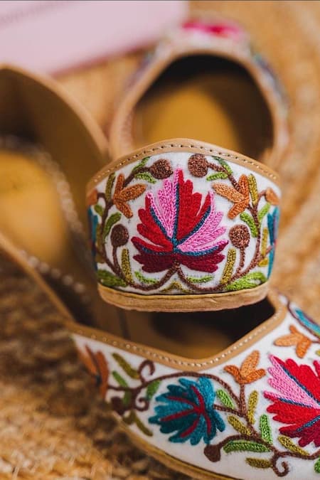Cilwana Studio Chinar Embroidered Juttis 
