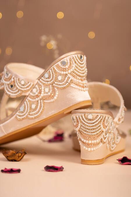 Shop House Of Vian Gold Embroidery Jashn Scallop Kolhapuri Wedges at Aza Fashions Shop_House Of Vian_Gold Embroidery Jashn Scallop Kolhapuri Wedges _at_Aza_Fashions