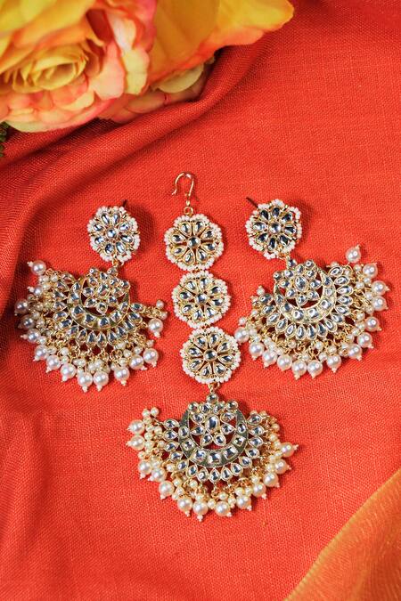 Buy_Ishhaara_Gold Plated Kundan Floral Maangtikka Set _Online_at_Aza_Fashions