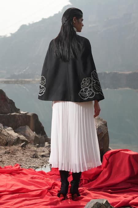 Neiza By Neeti Seth Zari Embroidered Cashmere Wool Cape 