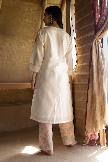 Raiman Chanderi Thread Embroidered Kurta Set 