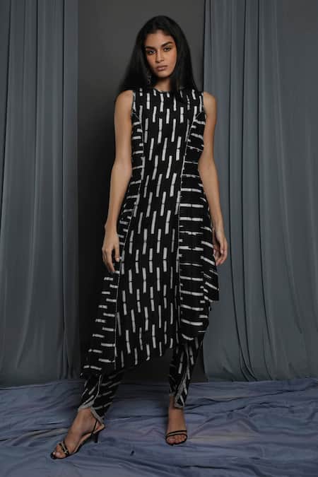 Shop Krishna Mehta Black Chanderi Round Neck Tie And Dye Tunic at Aza Fashions Shop_Krishna Mehta_Black Chanderi Round Neck Tie And Dye Tunic _at_Aza_Fashions