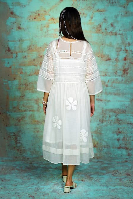 Jyoti Bansal_White Kota Doria Applique Round Neck Love Struck Midi Dress _Online_at_Aza_Fashions