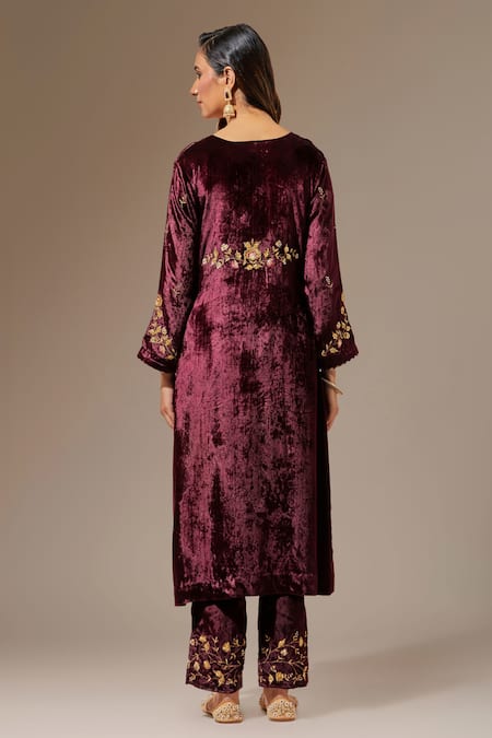 Anantaa By Roohi Velvet Floral Embroidered Kurta 