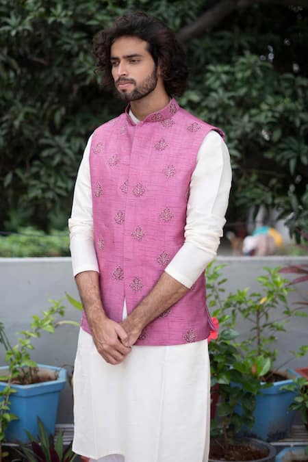 Hilo Design Floral Embroidered Bundi & Kurta Set 