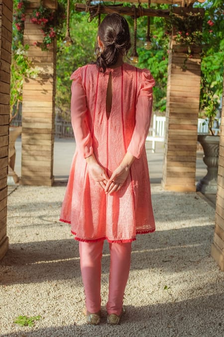 Shop_Monk & Mei By Sonia Anand_Peach Georgette Lace Split V-neck Chikankari Embroidered Kurta  _at_Aza_Fashions