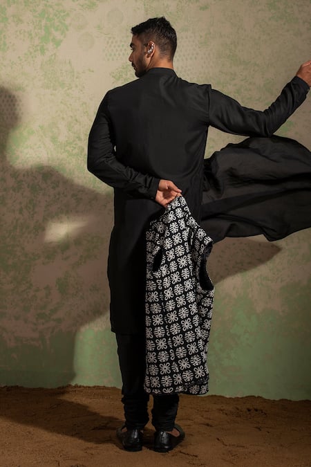 Shop Ankita Shahabadi Black Bemberg Glass Beads, Zardozi And Dori Kares Embroidered Bundi Kurta Set at Aza Fashions Shop_Ankita Shahabadi_Black Bemberg Glass Beads, Zardozi And Dori Kares Embroidered Bundi Kurta Set _at_Aza_Fashions