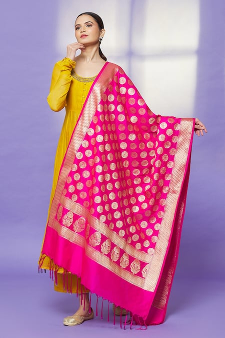 Shop Naintara Bajaj Pink Zari, Fringe Metallic Floral Banarasi Art Silk Dupatta at Aza Fashions Shop_Naintara Bajaj_Pink Zari, Fringe Metallic Floral Banarasi Art Silk Dupatta _at_Aza_Fashions