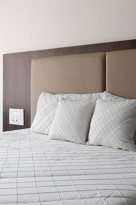 Shop_H2h_White Linen Diamond Pattern Bedcover Set_at_Aza_Fashions