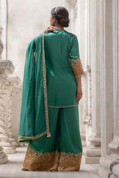 Shop Sheela Suthar Green Organza, Tissue, Gabardine Embroidery, Zari Zardozi Placement Kurta Set at Aza Fashions Shop_Sheela Suthar_Green Organza, Tissue, Gabardine Embroidery, Zari Zardozi Placement Kurta Set _at_Aza_Fashions