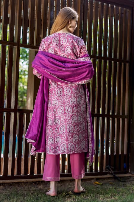 Shop Missprint Purple Chanderi, Cotton, Organza Embroidery Split V-neck Printed Kurta Set at Aza Fashions Shop_Missprint_Purple Chanderi, Cotton, Organza Embroidery Split V-neck Printed Kurta Set _at_Aza_Fashions