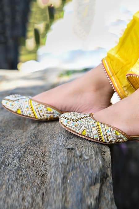 Shop_Jutti Express_Green Embroidered Qurbat Juttis _at_Aza_Fashions