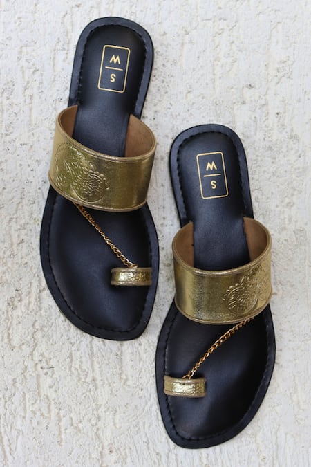 Shop Sandalwali Black Shagufa Metallic Sandals at Aza Fashions Shop_Sandalwali_Black Shagufa Metallic Sandals_at_Aza_Fashions