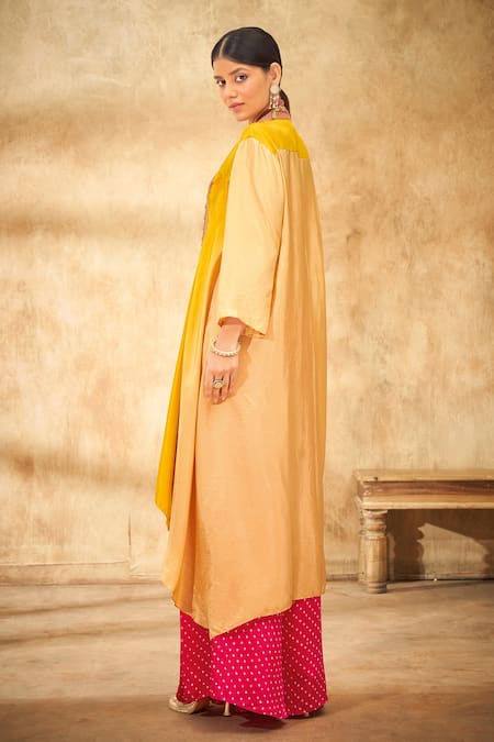 Aditi Somani Dual Toned Cape And Bandhani Pant Set 