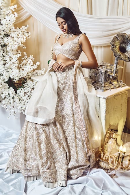 Shop Varun Chakkilam White Silk Organza Embroidery, Beads Sweetheart Neck Glass Bridal Lehenga Set at Aza Fashions Shop_Varun Chakkilam_White Silk Organza Embroidery, Beads Sweetheart Neck Glass Bridal Lehenga Set _at_Aza_Fashions