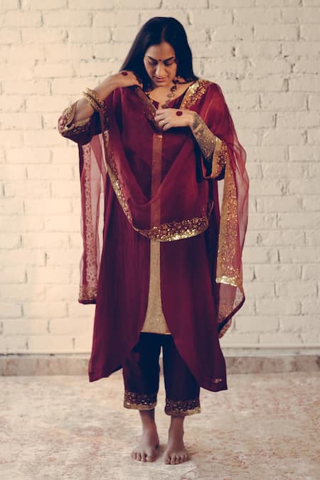 Sarang Kaur Embellished Border Stole 