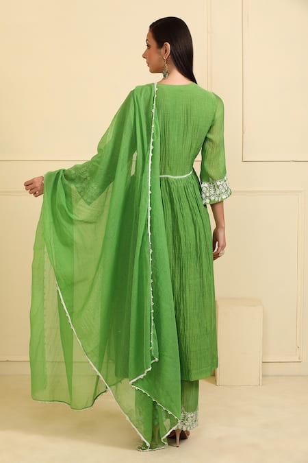 Neha Khullar_Green Chanderi Silk, Muslin Embroidery, Lace V-neck Neckline Kurta Set _Online_at_Aza_Fashions