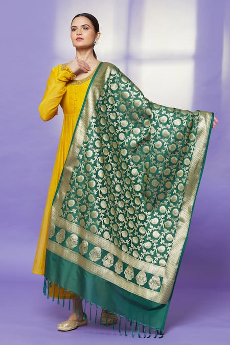 Shop Naintara Bajaj Green Brocade Zari, Fringe Botanical Floral Banarasi Art Silk Dupatta at Aza Fashions Shop_Naintara Bajaj_Green Brocade Zari, Fringe Botanical Floral Banarasi Art Silk Dupatta _at_Aza_Fashions