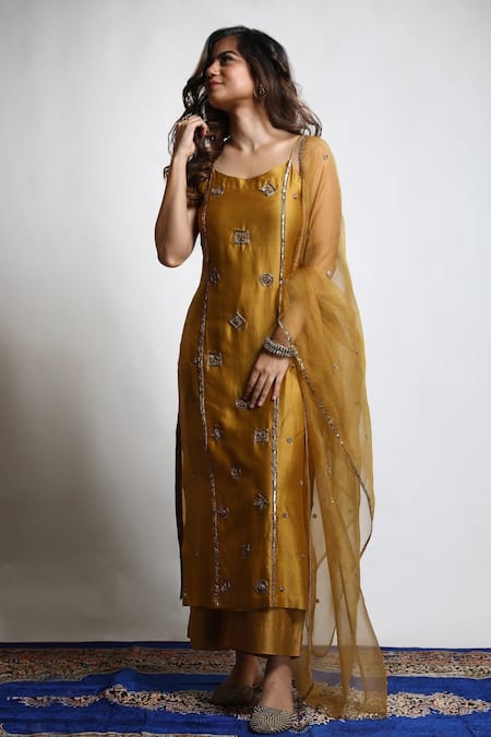 Mona And Vishu Hand Embroidered Straight Kurta Set 