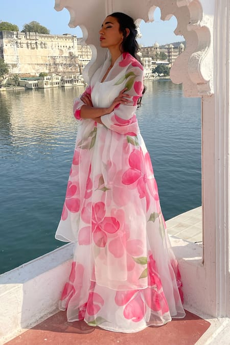 Meghstudio Hand Painted & Embroidered Lehenga Set 