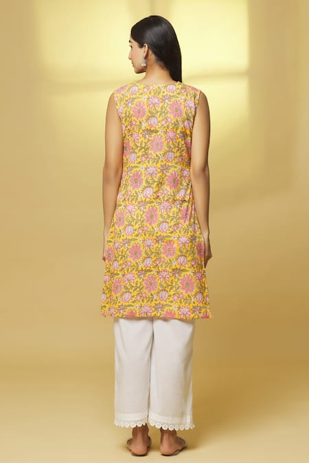 Shop Kalakaari By Sagarika Yellow Cotton Lace Split V-neck Floral Print Kurta Set at Aza Fashions Shop_Kalakaari By Sagarika_Yellow Cotton Lace Split V-neck Floral Print Kurta Set _at_Aza_Fashions