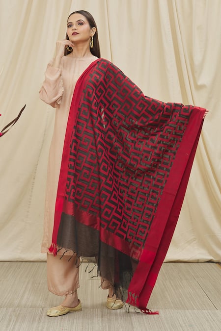 Shop Naintara Bajaj Black Maze Woven Dupatta at Aza Fashions Shop_Naintara Bajaj_Black Maze Woven Dupatta _at_Aza_Fashions