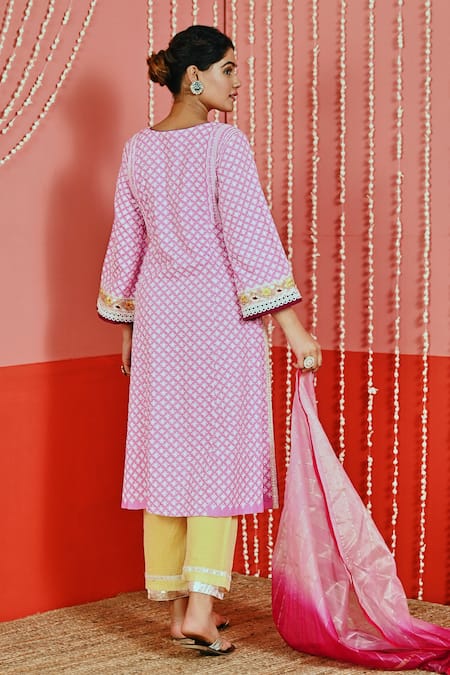 Shop Myaara Pink Cotton, Organza Embroidery, Lace Split V-neck Thread Kurta Set at Aza Fashions Shop_Myaara_Pink Cotton, Organza Embroidery, Lace Split V-neck Thread Kurta Set _at_Aza_Fashions