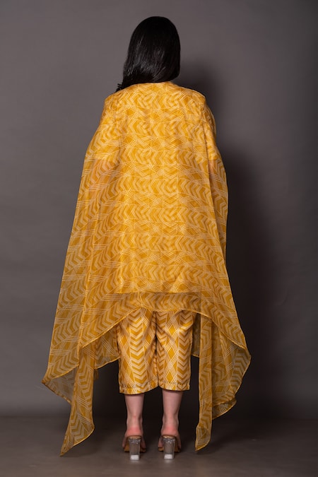 Shop Vara By Vibha N Priti Yellow Organza, Silk, Chanderi Geometric Print Cape With Kurta And Pant Set at Aza Fashions Shop_Vara By Vibha N Priti_Yellow Organza, Silk, Chanderi Geometric Print Cape With Kurta And Pant Set _at_Aza_Fashions